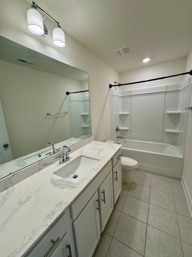 Building Photo - Beautiful Belmont Townhome Located in Laur...