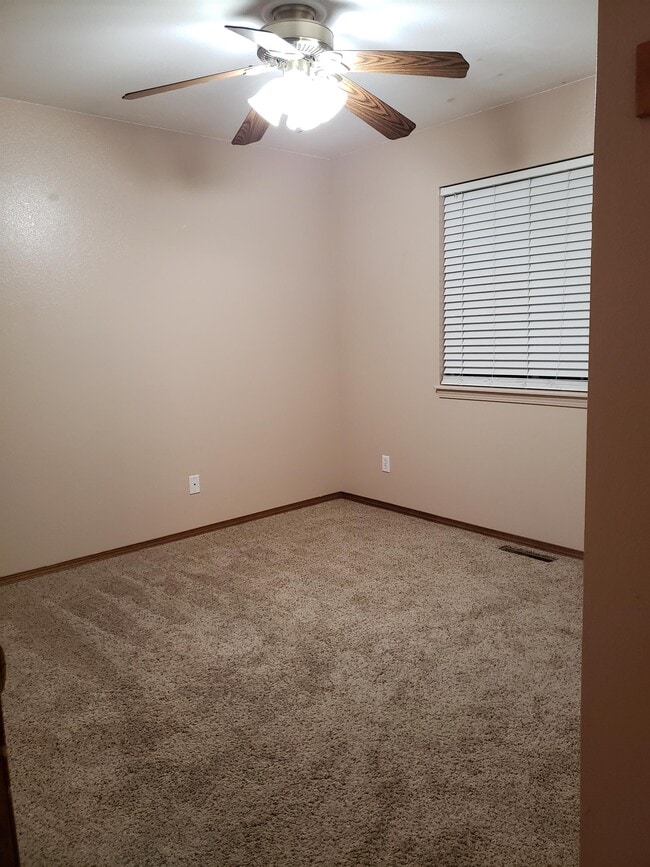 Building Photo - 316 Greenway Ct