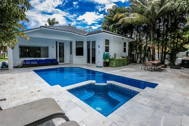 Building Photo - 1230 S 13th Ave