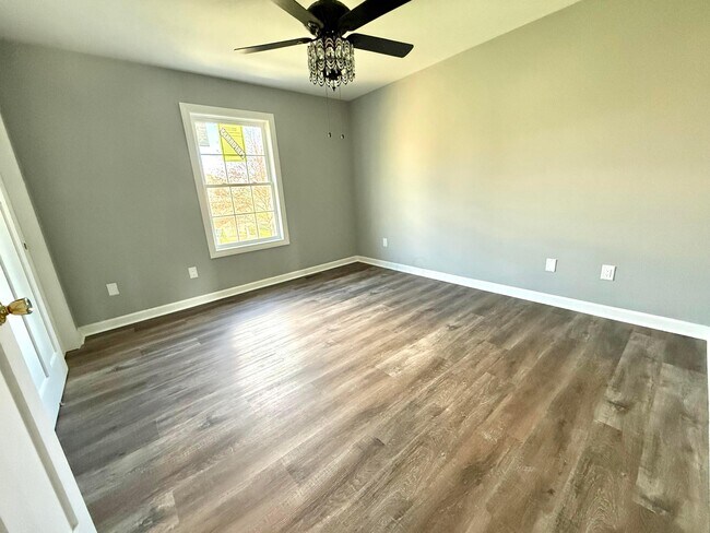 Building Photo - 9465 Santa Clara Cir