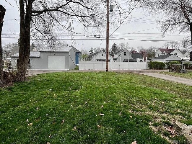 Building Photo - 525 Lake St