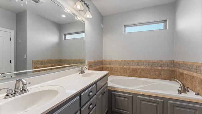 Building Photo - 204 Tunbridge Dr