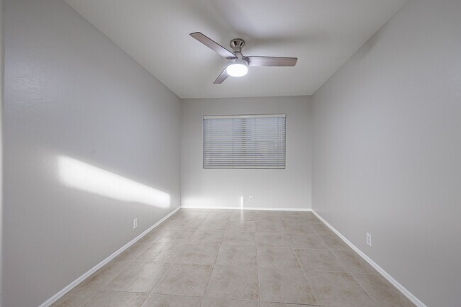 Building Photo - 4218 E Palo Brea Ln