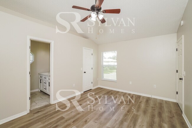 Building Photo - Don’t miss this Beautiful 3 Bedroom, 2 Bath home!