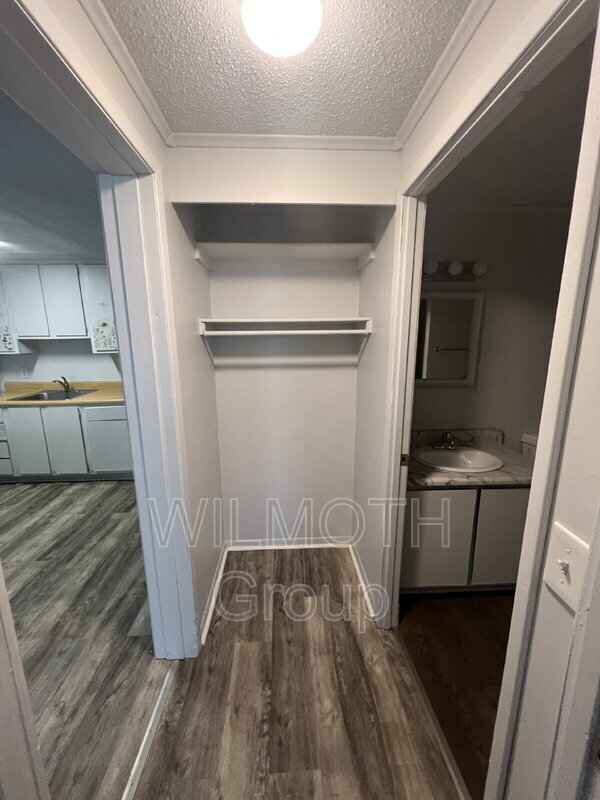 Building Photo - 2000 Indianapolis Rd