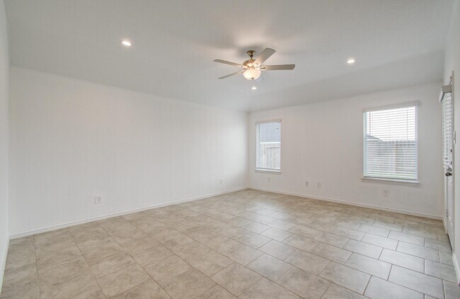 Building Photo - 1206 Cattle Chute Ct