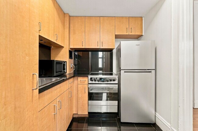 Building Photo - 21 Beacon St