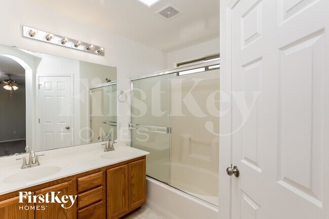 Building Photo - 3526 W Monte Way