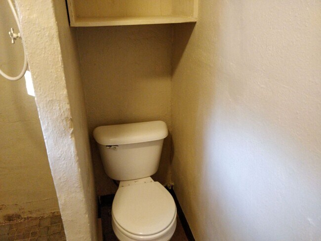 Building Photo - 232 1/2 and 232 Wilson