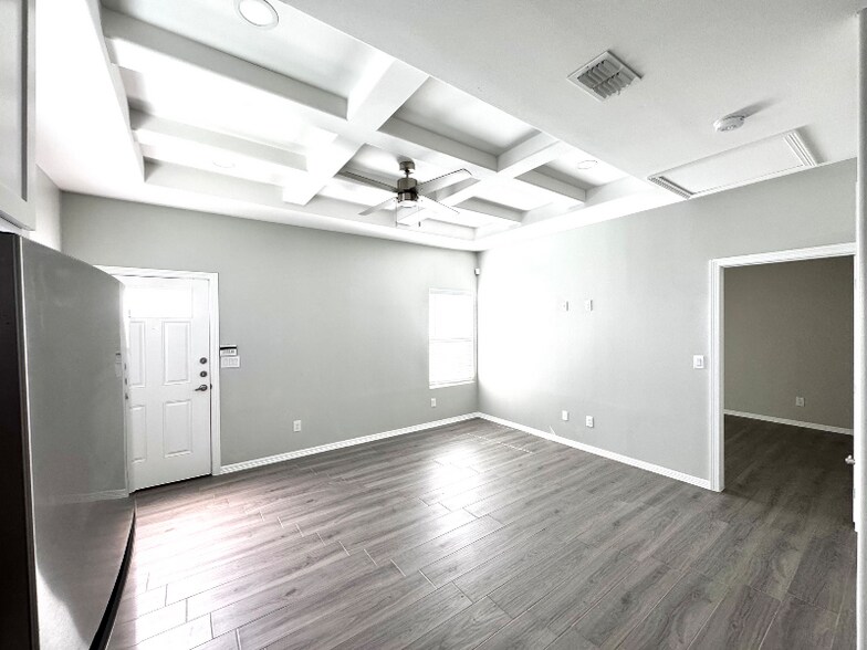 Building Photo - 3012 West Dr