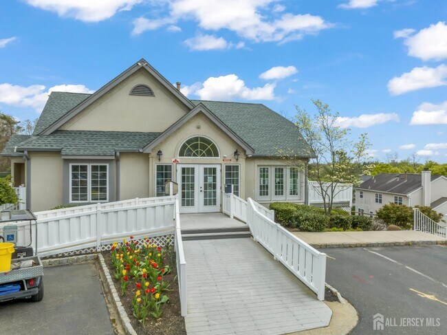 Building Photo - 1503 Commons at Kingswood Dr