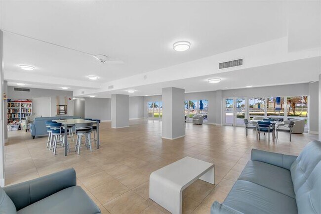Building Photo - 750 N Ocean Blvd
