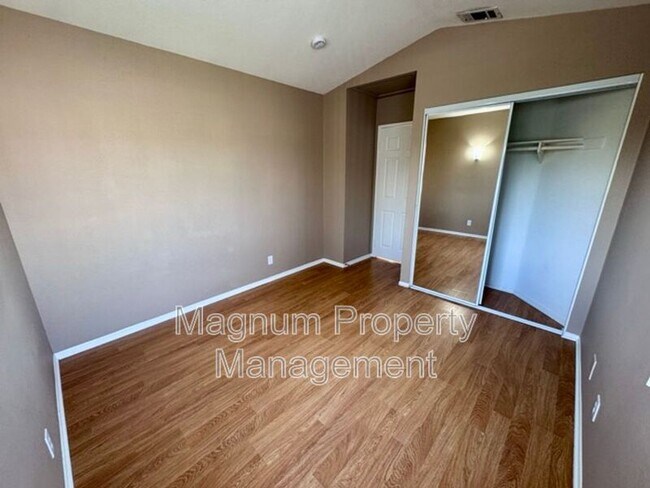 Building Photo - 40475 Crystal Aire Ct