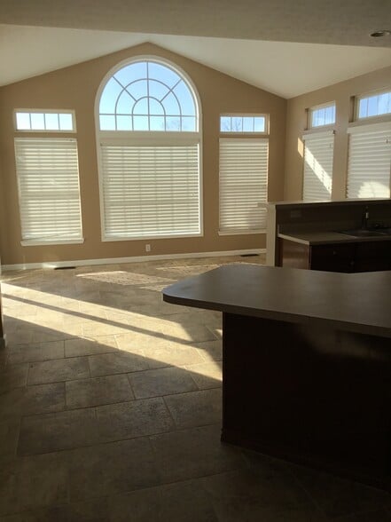 Building Photo - 5573 Woodmansee Way