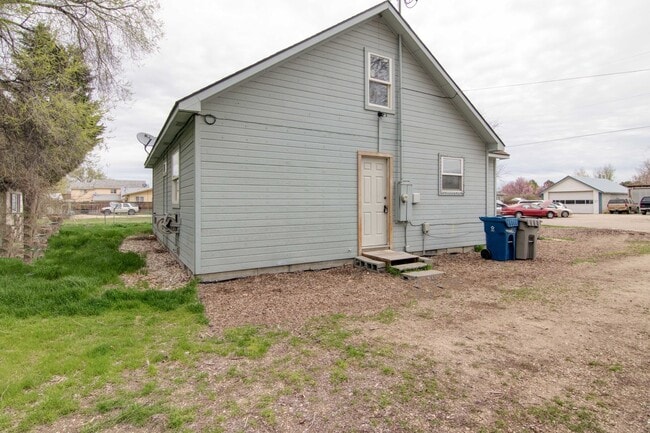 Building Photo - 2 Bedroom Nampa Home_Large Lot_Pet Friendly