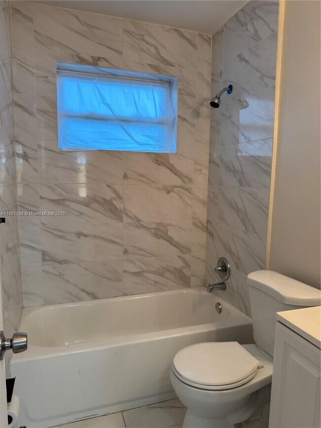 Building Photo - 522 NW 13th Ave