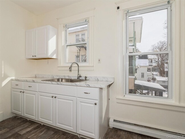 Building Photo - 236 Mansion St