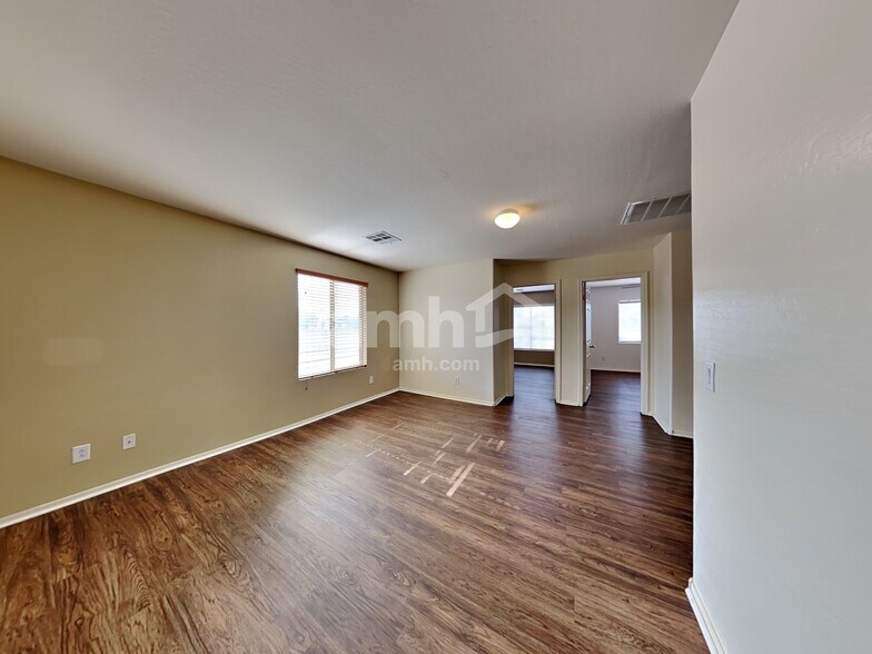 Building Photo - 99 S 165th Dr