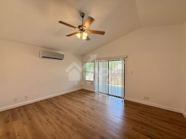 Building Photo - 9840 Logans Ridge Dr