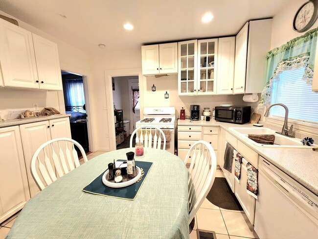 Building Photo - 10 Alton Rd