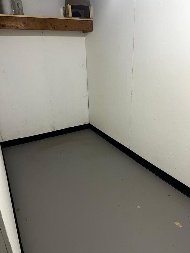 Building Photo - 717 E Clarendon Dr