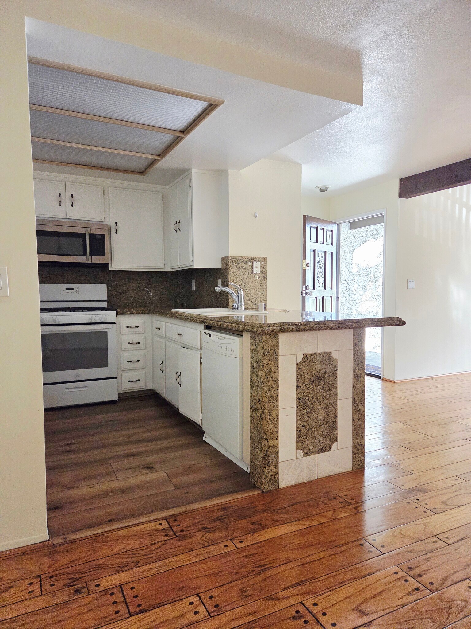 Building Photo - 15511 Sherman Way