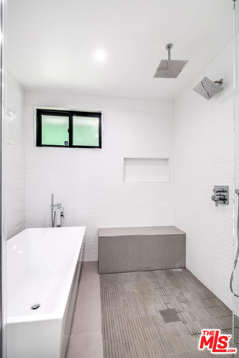 Building Photo - 13378 Contour Dr