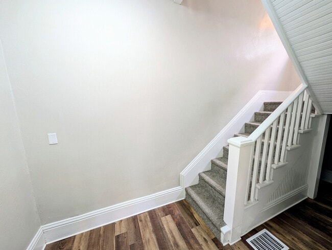 Building Photo - 328 N G St