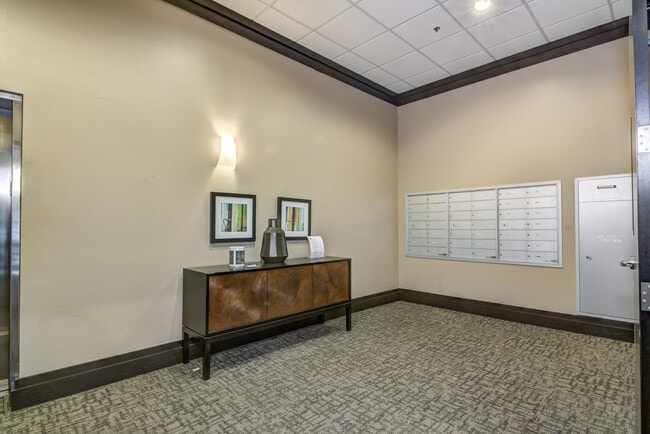 Building Photo - 401 Pinnacle Way