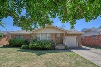 Building Photo - 1428 Lindale Ave