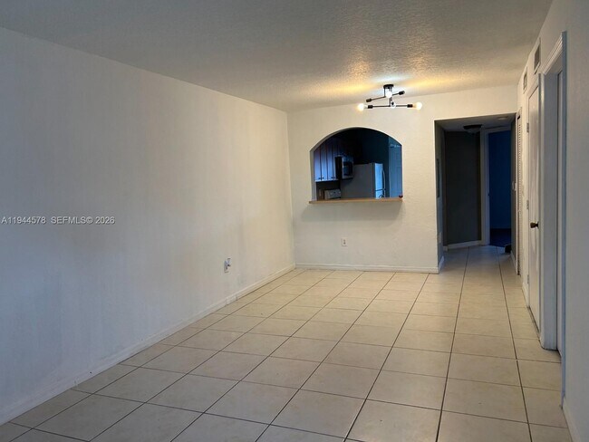 Building Photo - 2921 SE 12th Rd