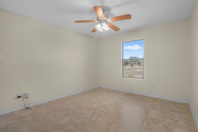 Building Photo - 902 La Rosita