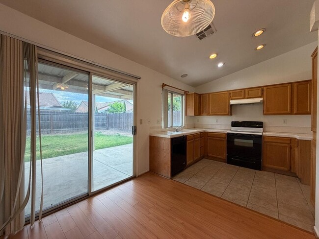 Building Photo - 2350 E Fallbrook Ave