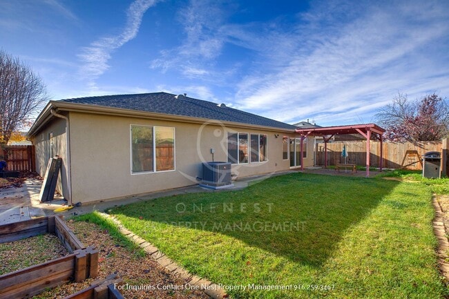 Building Photo - 3 bdrm 2 bth - Great Floorplan