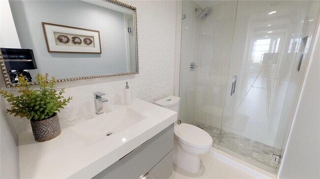Building Photo - 5601 Collins Ave