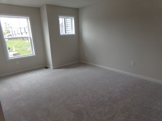 Building Photo - 3 bedroom, 2.5 Bathroom Townhouse in Gray's Pointe Neighborhood