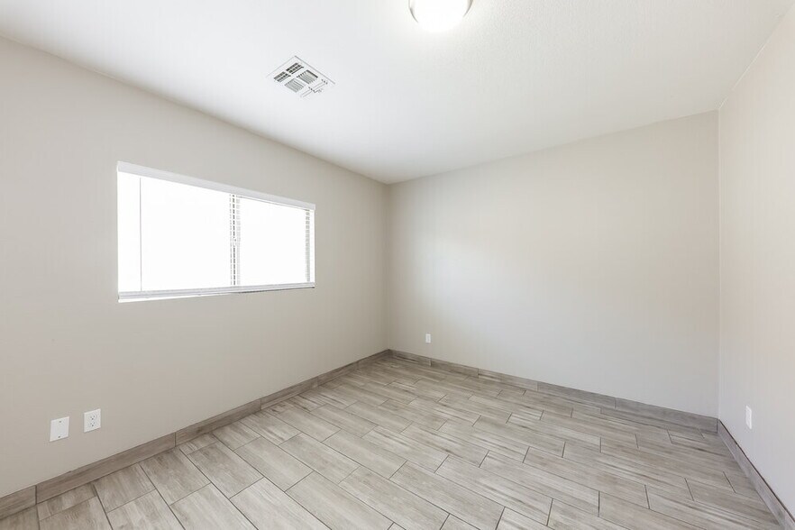 Building Photo - 11522 W Wethersfield Rd