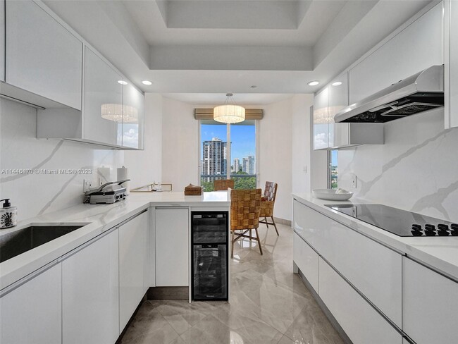 Building Photo - 7000 Island Blvd