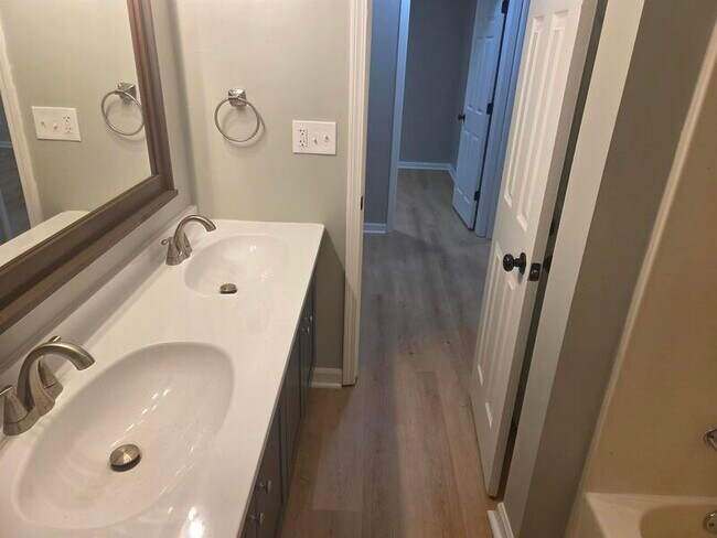 Building Photo - 989 W 1080 N