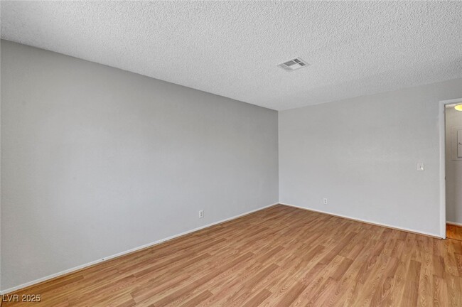 Building Photo - 913 Falconhead Ln