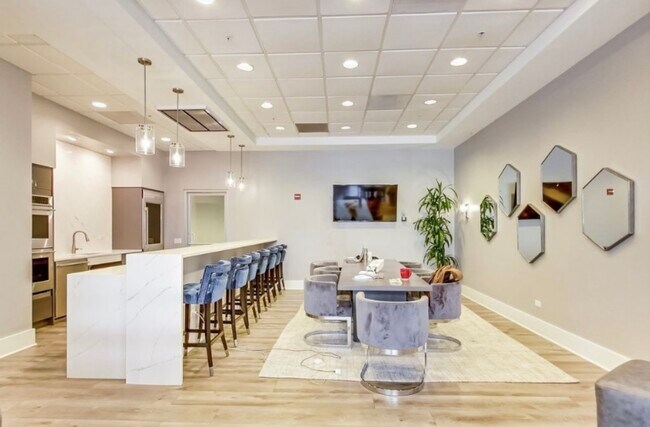 Building Photo - 545 N Dearborn St