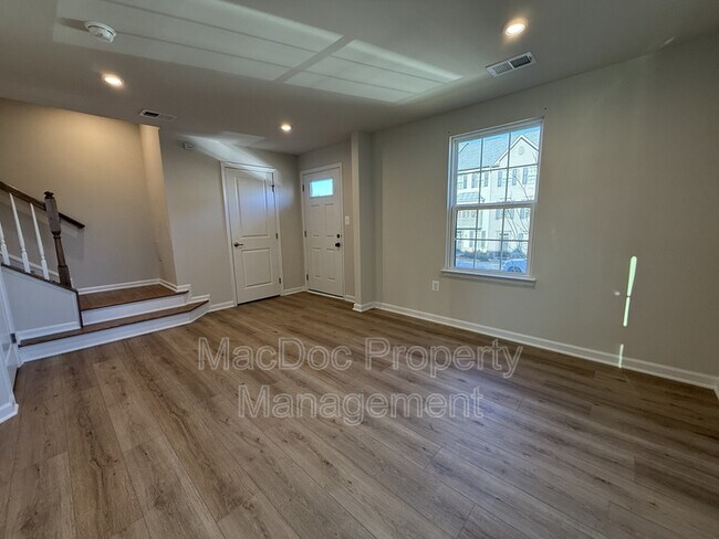 Building Photo - 1100 Rampart Dr