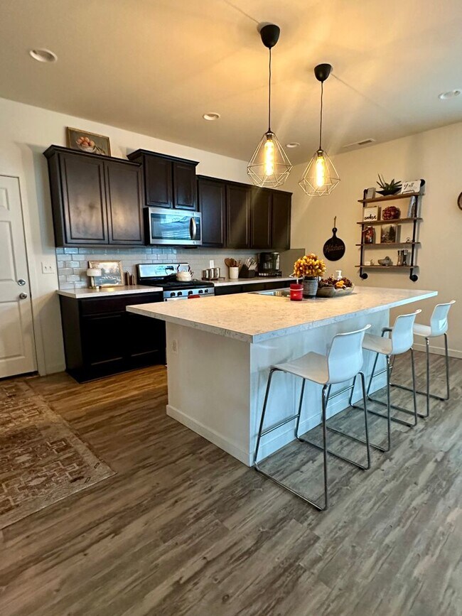 Building Photo - GORGEOUS HOME IN HIGHLY DESIRABLE BANNING LEWIS RANCH - Security Deposit Waiver Available