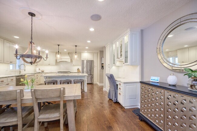 Building Photo - 1832 Essex Rd