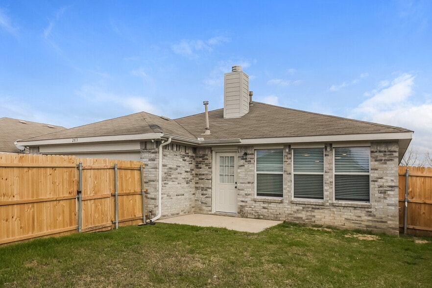 Building Photo - 2813 McIntosh Ct