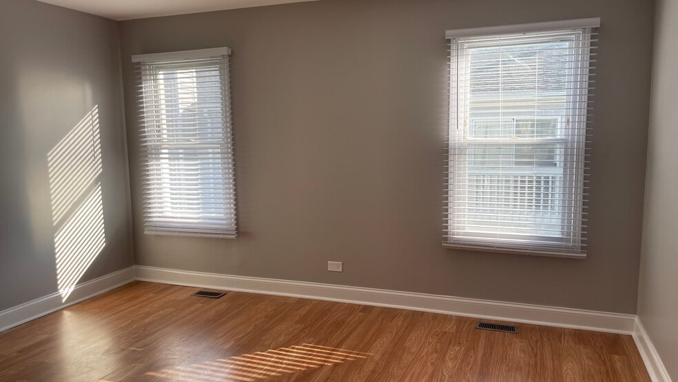 Master bedroom - 2541 Prairieview Ln S
