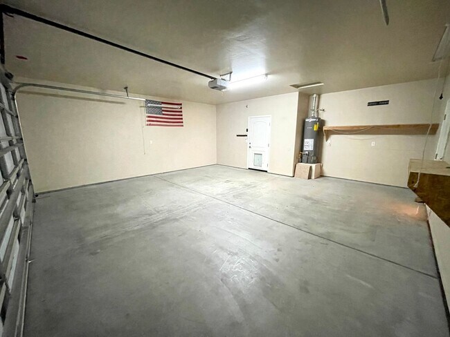 Building Photo - Beautiful 3 Bedroom Home in Hualapai Shadows! *HOME IS CURRENTLY OCCUPIED, PLEASE DO NOT DISTURB ...