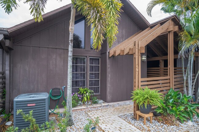 Building Photo - 497 N University Dr