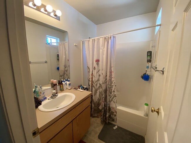 Building Photo - Garfield St Duplex