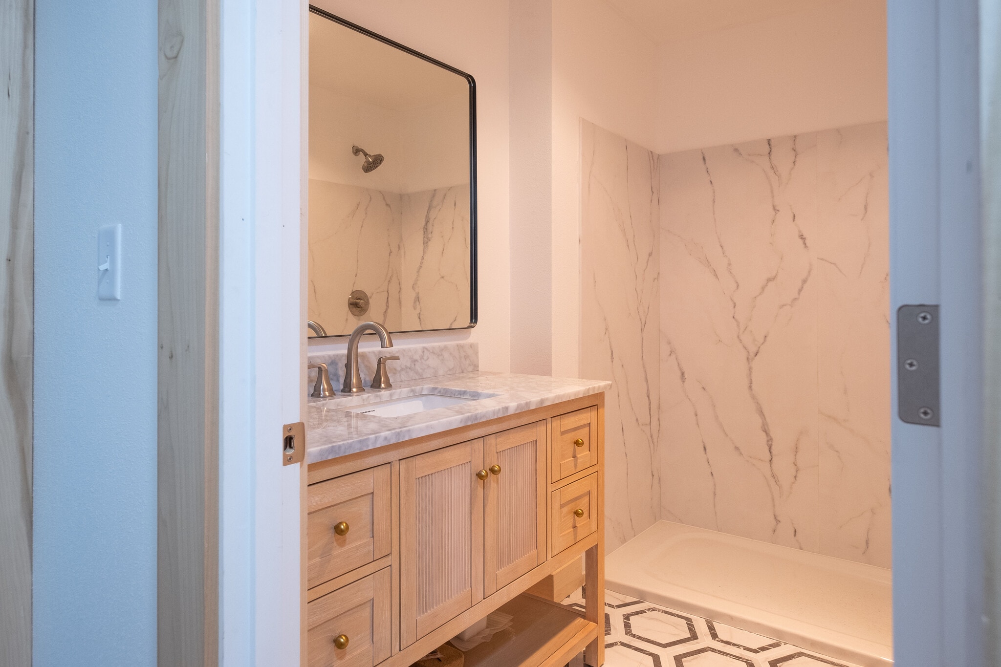 Full bath - 383 Ridgecrest Dr